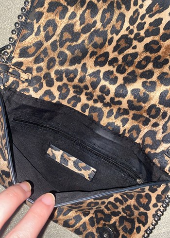  Beden BERSHKA leopar çanta