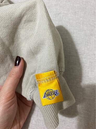 xs Beden Pull&Bear Lakers crop sweat