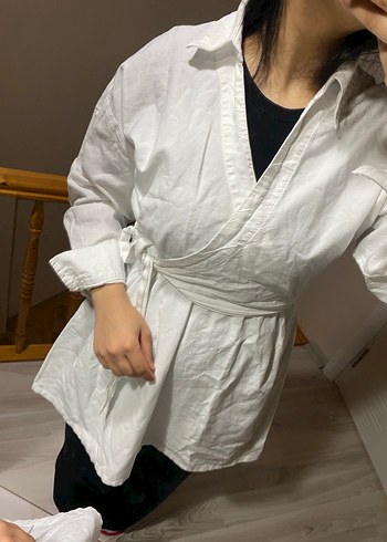 Bershka Beyaz Kemerli Kadın Keten Gömlek