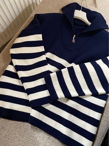 Zara Sweatshirt
