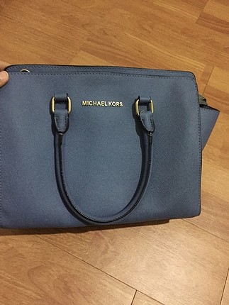 Mavi kol çantası