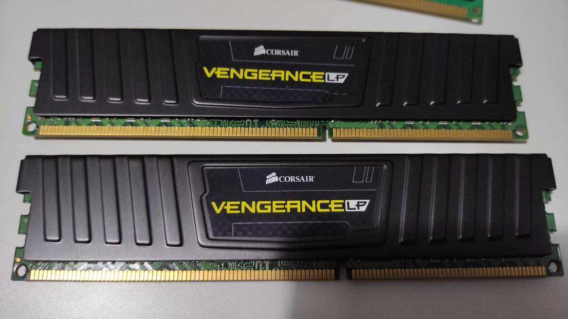 Corsair 4x4 16 Kingston 8GB DDR3 1600MHz RAM Modülü - Görsel 2