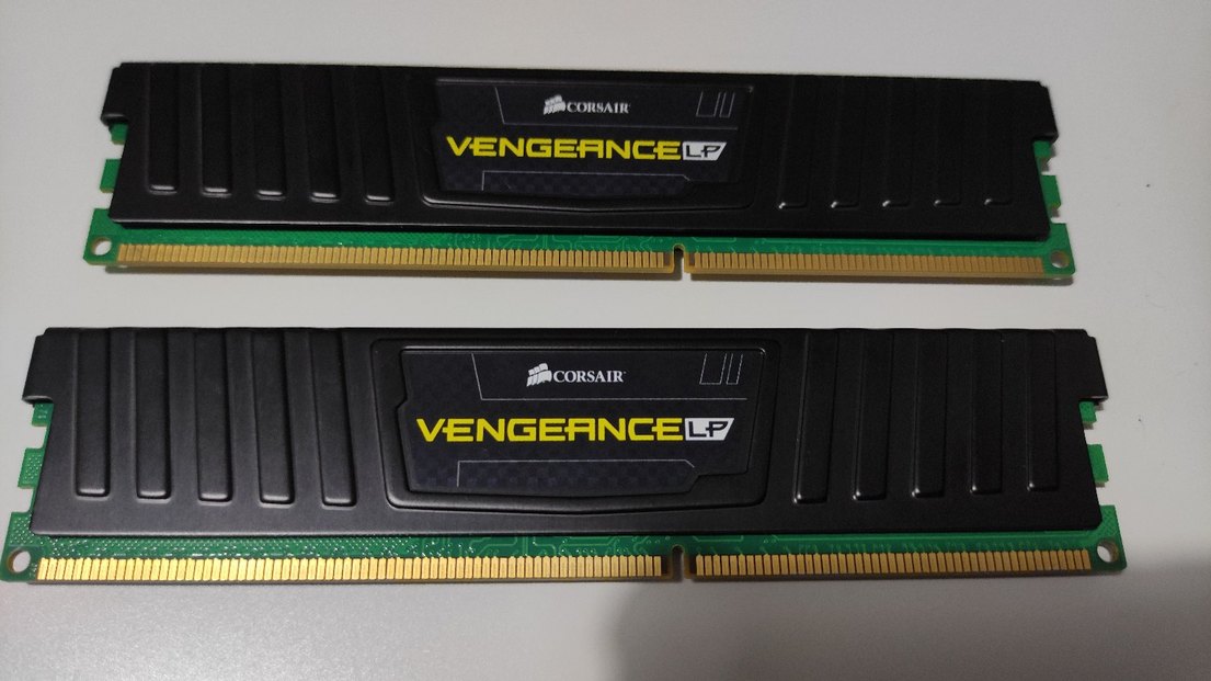 Corsair 4x4 16 Kingston 8GB DDR3 1600MHz RAM Modülü - Görsel 4