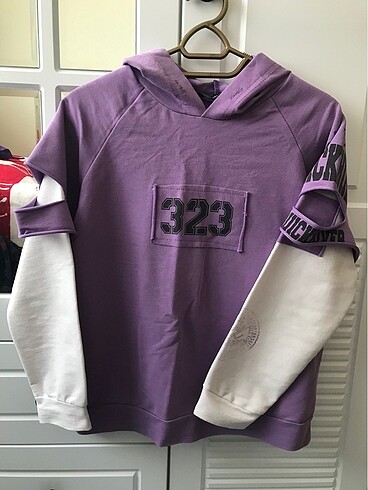 Sweatshirt