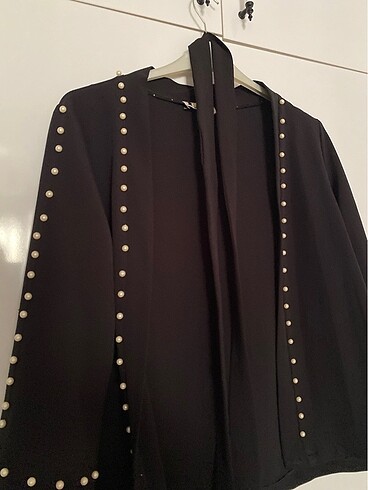 Diğer incili siyah kimono