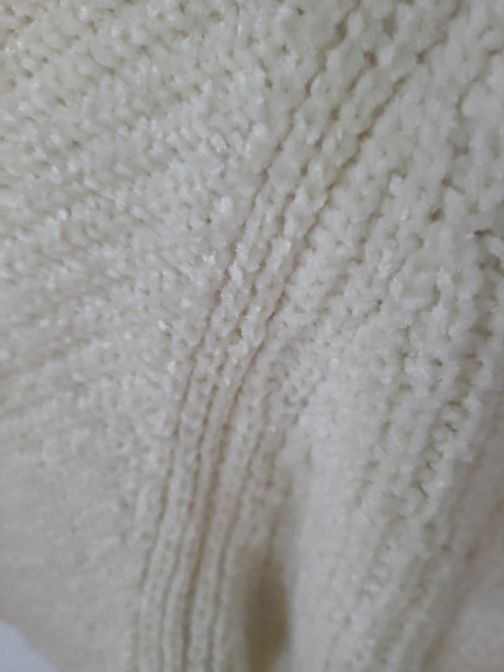 Beyaz V Yaka Örgü Kadın Kazak - Görsel 2