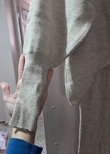 Gri V Yaka Kolsuz Triko Uzun Elbise - Görsel 5