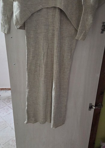 Gri V Yaka Kolsuz Triko Uzun Elbise - Görsel 3