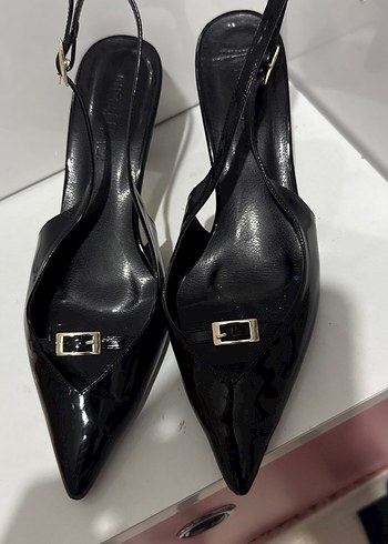 38 Beden Siyah Yılan Desenli Tokalı Stiletto