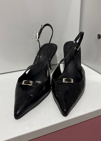 Siyah Yılan Desenli Tokalı Stiletto