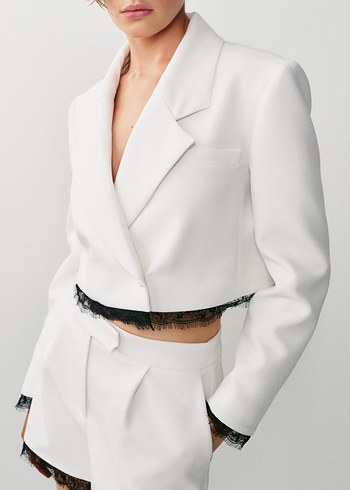 Zara Sikligin Simgesi Siyah Dantel Detayli Beyaz Blazer