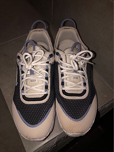 37,5 Beden Nike spor ayakkabı