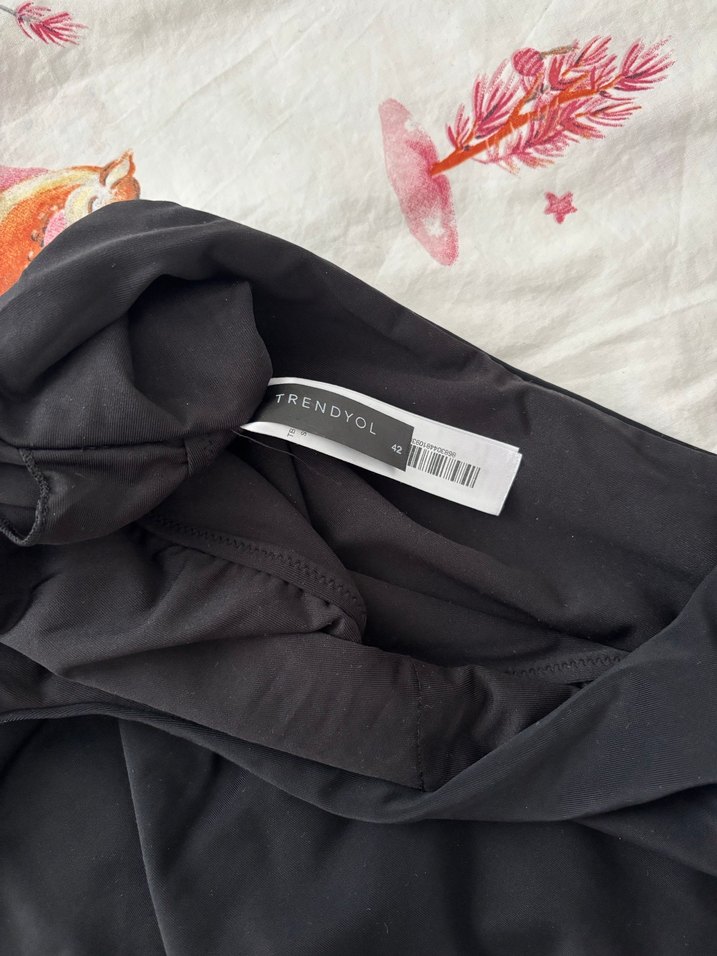 Siyah Kare Yaka Kadın Mayo - Görsel 2