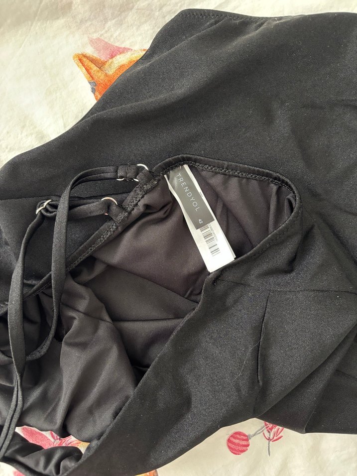 Siyah Çapraz Askılı Kadın Mayo - Görsel 3