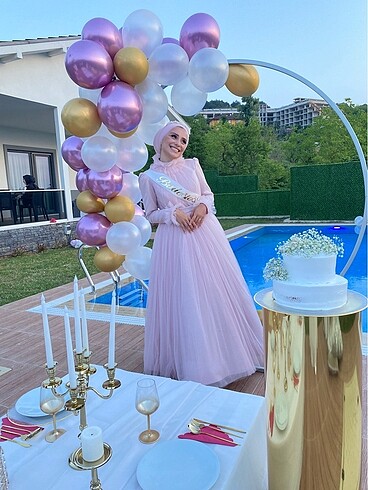 Pembe elbise