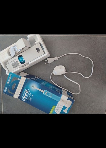 Oral-B Mavi Şarjlı Diş Fırçası - Görsel 2