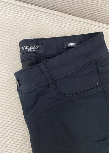 Düğmeli Siyah Dar Kesim Kadın Kot Pantolon - Görsel 3