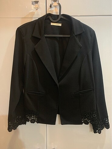 Siyah Güpürlü ceket