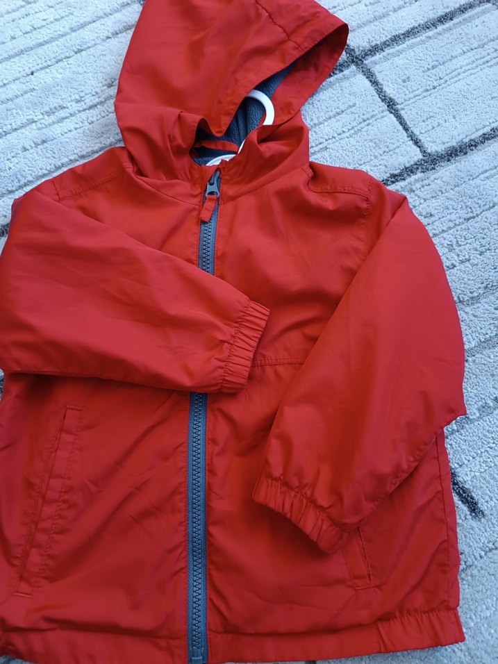 Kapüşonlu Erkek Çocuk Kırmızı Yağmurluk - Görsel 2