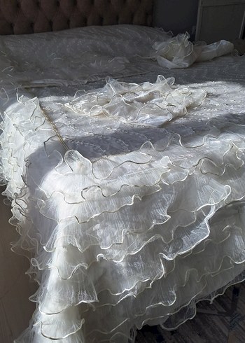 İşlemeli Beyaz Yatak Örtüsü - Görsel 2