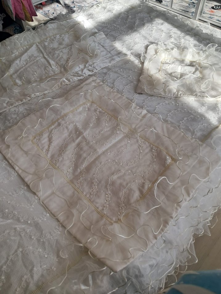 İşlemeli Beyaz Yatak Örtüsü - Görsel 3