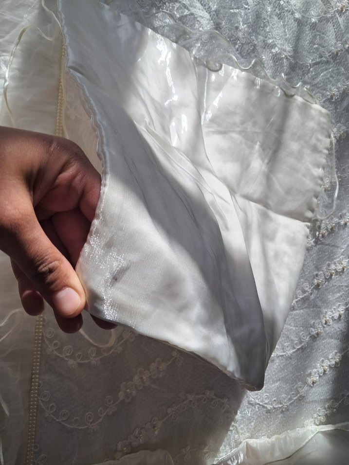 İşlemeli Beyaz Yatak Örtüsü - Görsel 4