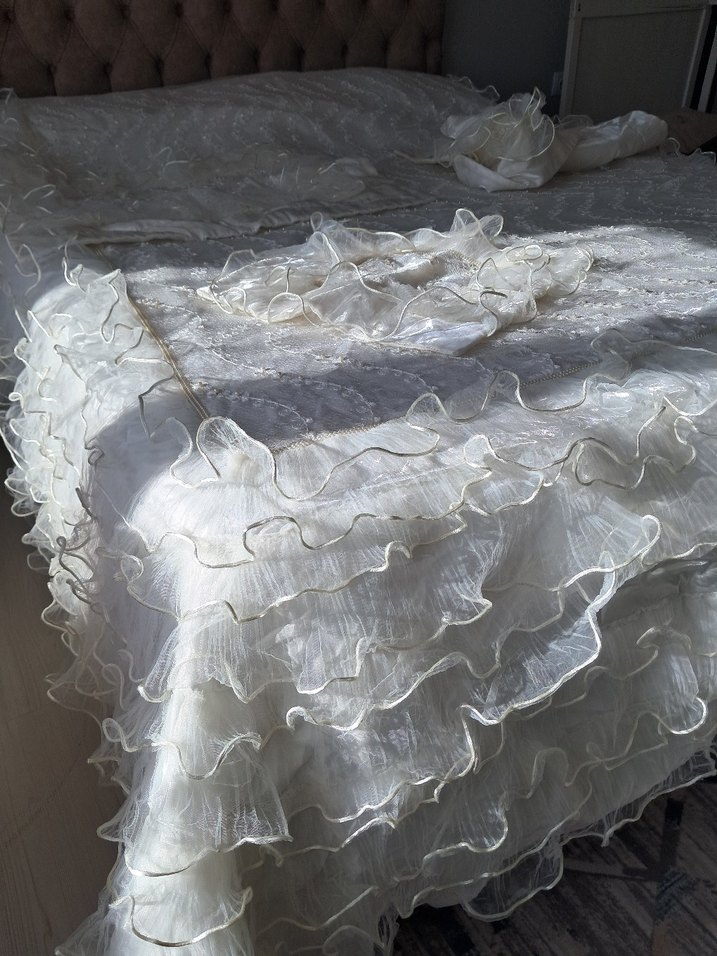 İşlemeli Beyaz Yatak Örtüsü - Görsel 2