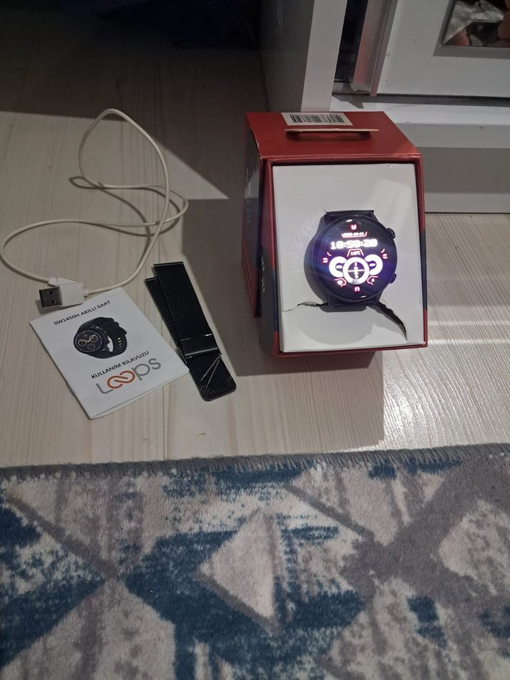 Siyah Akıllı Saat ve Yedek Kayış - Görsel 3