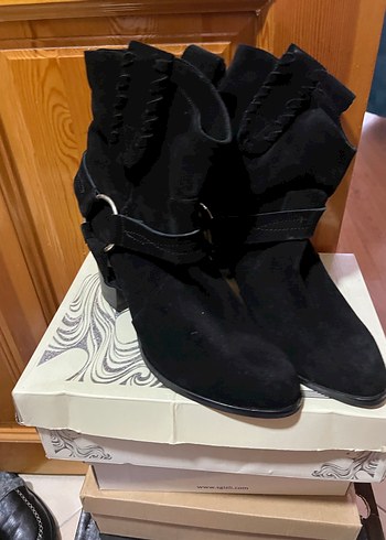 Siyah Süet Tokalı Blok Topuklu Kadın Bot - Görsel 2