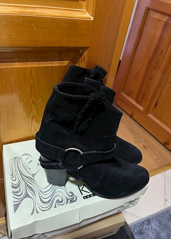 Siyah Süet Tokalı Blok Topuklu Kadın Bot - Görsel 7