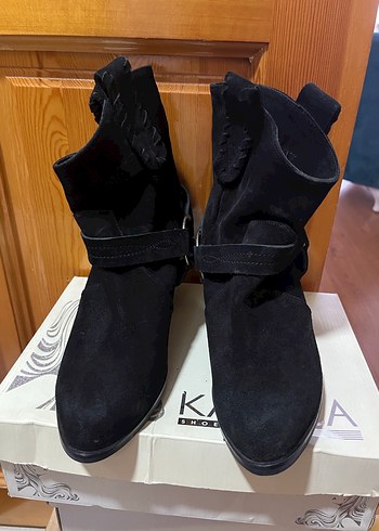 Siyah Süet Tokalı Blok Topuklu Kadın Bot - Görsel 4