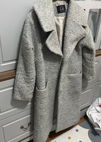 Gri Kabarık Dokulu Kadın Kaban - Görsel 4