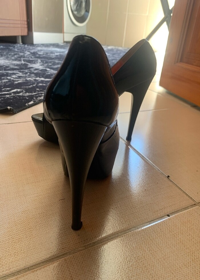 Rugan topuklu ayakkabı - Görsel 4