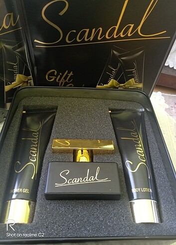 Farmasi Scandal gift set ( Scandal 50 ml parfüm+ Scandal