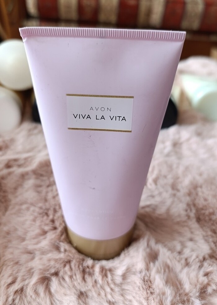 Avon Viva la Vita parfümlu vücut losyonu 150 ml - Görsel 3