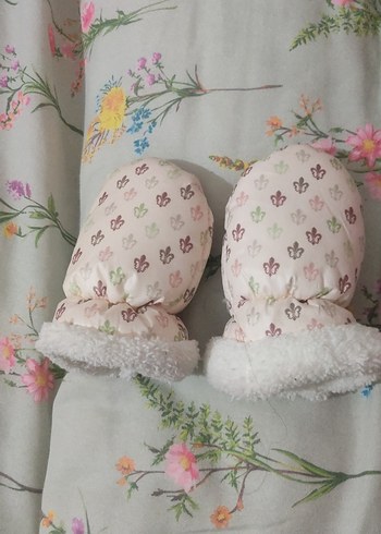 eldivenli Kız Bebek Beyaz Kapüşonlu Tulum - Görsel 4