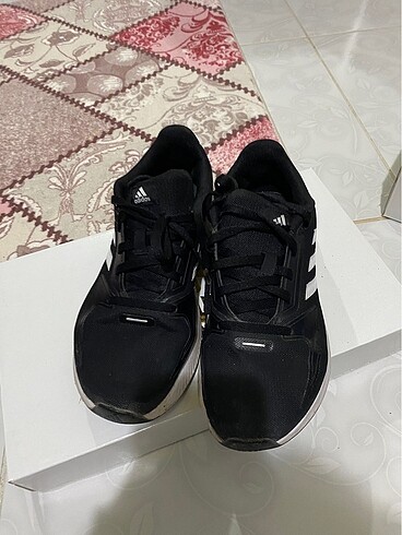 36,5 Beden Adidas spor ayakkabı