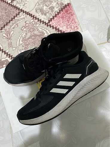 36,5 Beden siyah Renk Adidas spor ayakkabı