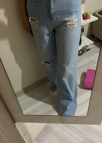 Trendyol & Milla Acik Mavi Rahat Kesim Yirtik Denim Jean