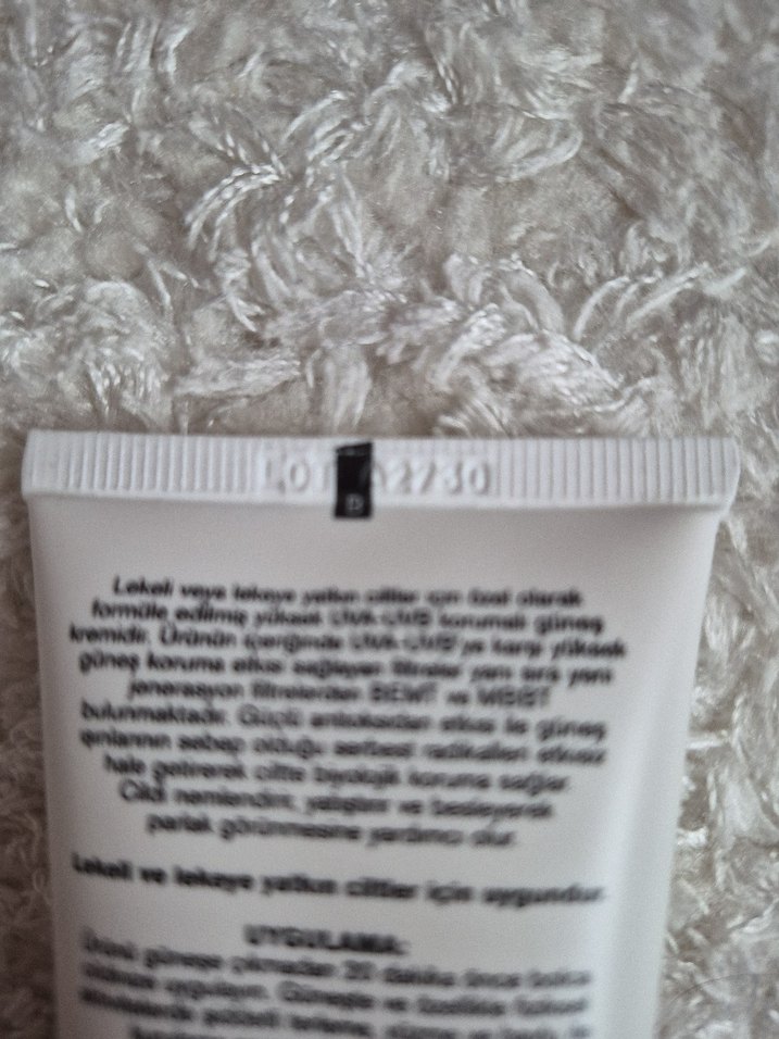 Deemoskin Pigmentyl Güneş Koruyucu Krem SPF 50 - Görsel 4