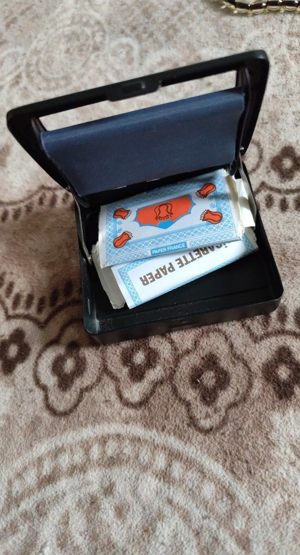 Kompakt Siyah Taşınabilir tütün sigara kutusu - Görsel 3