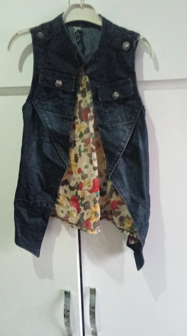 Düğmeli Kolsuz Kadın Kot Ceket - Görsel 2