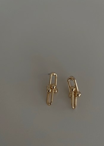 Tiffany co Zincir Detaylı Altın Rengi Midi Küpe