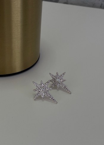 Beyaz İşlemeli Mini Işıltılı Küpe