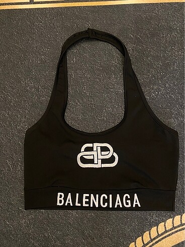 Balenciaga siyah boyundan geçmeli crop