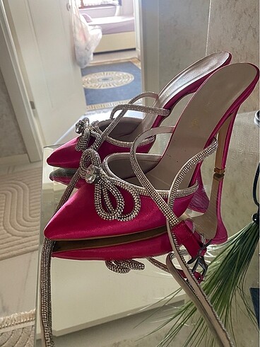 Fiyonk taşlı pembe saten stiletto