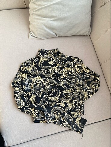 Bershka ejderha yılan desenli dijital dik yaka crop