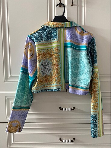 Versace Tasarım Etnik desenli dubai crop blazer ceket