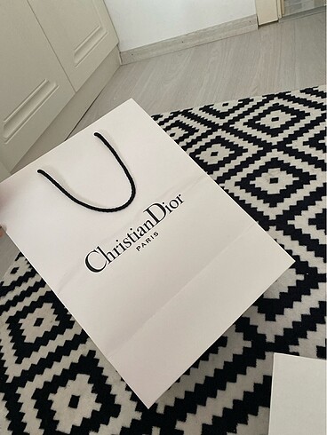 Beden Christian dior karton kutu ve poşet