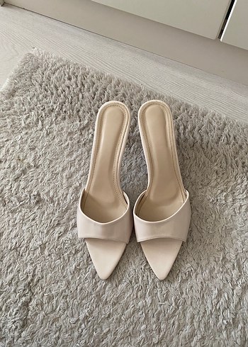Bej Minimalist Stiletto Topuklu Kadın Terlik